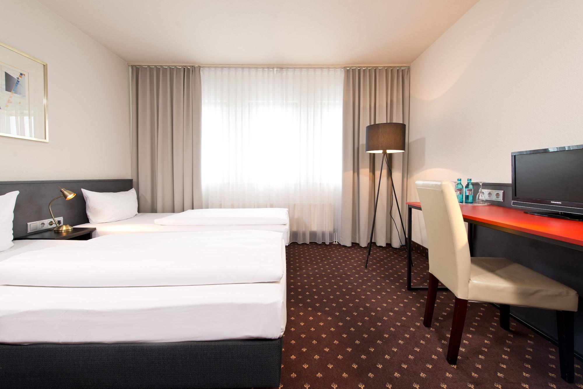 Achat Hotel Хоккенхайм Экстерьер фото