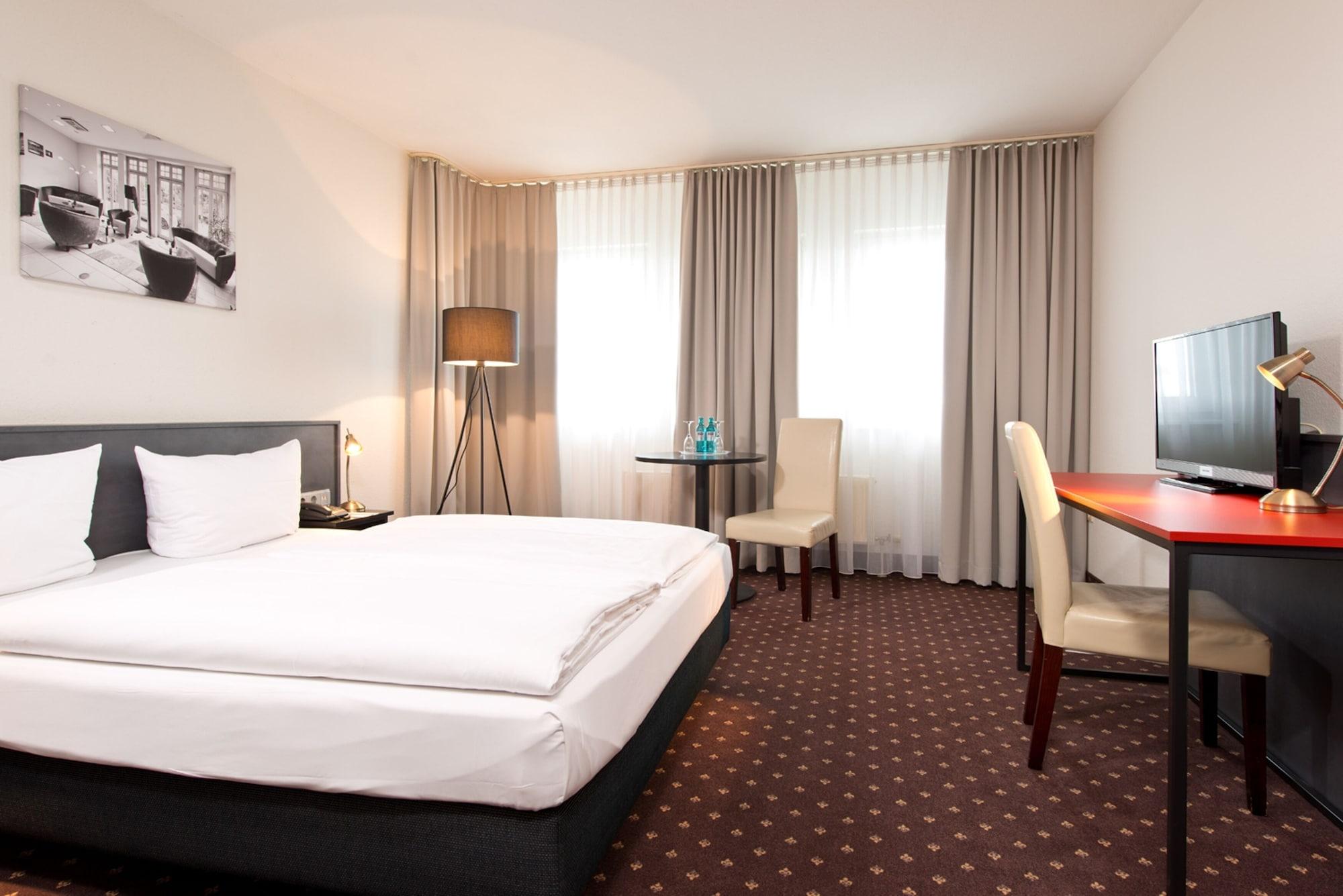 Achat Hotel Хоккенхайм Экстерьер фото