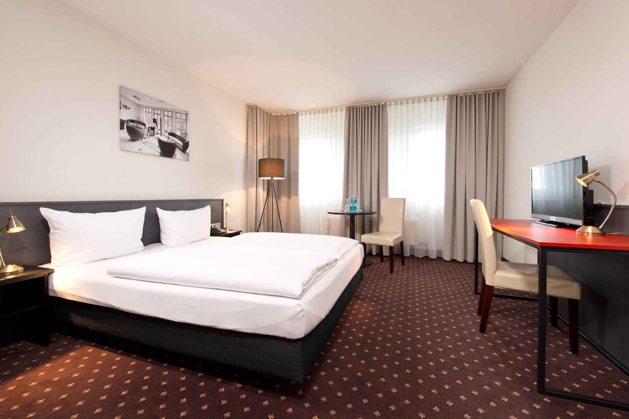 Achat Hotel Хоккенхайм Экстерьер фото